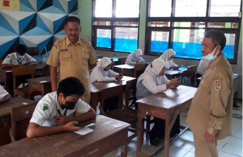 KETUA KOMITE SMP NEGERI 1 PARENGAN, KUNJUNGI SEKOLAH