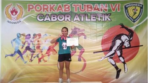 VICKA HARDIANANDA (9D) JUARA 3 TOLAK PELURU PUTRA