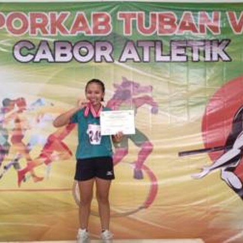 VICKA HARDIANANDA (9D) JUARA 3 TOLAK PELURU PUTRA