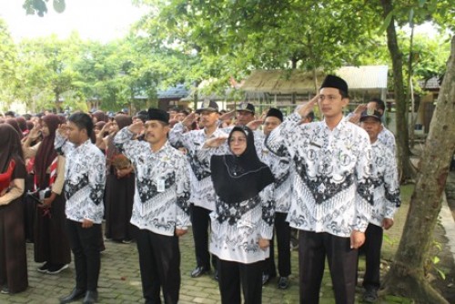 UPACARA HUT PGRI KE 77 DAN HARI GURU NASIONAL TAHUN 2022